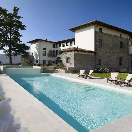 Podere Castel Merlo Resort Villongo SantʼAlessandro