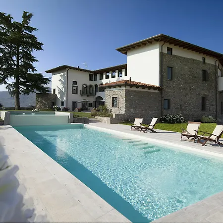 Podere Castel Merlo 4*